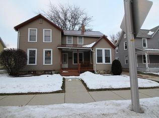 161 E Oak Grove St, Juneau, WI 53039