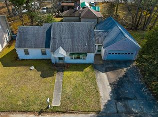 14 Lague St, Acushnet, MA 02743