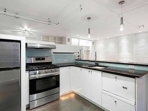 3rd image of 735 E 9th St APT 3RE