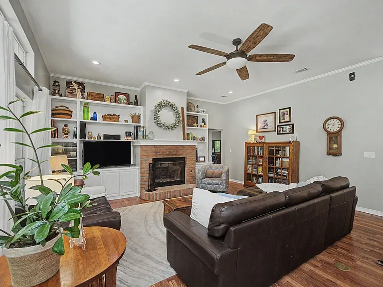 1626 Oakmont Cir — Photo 18