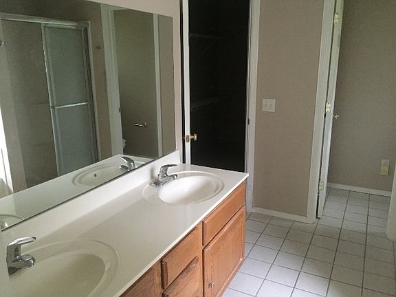 3rd image of 2809 Essex Pl