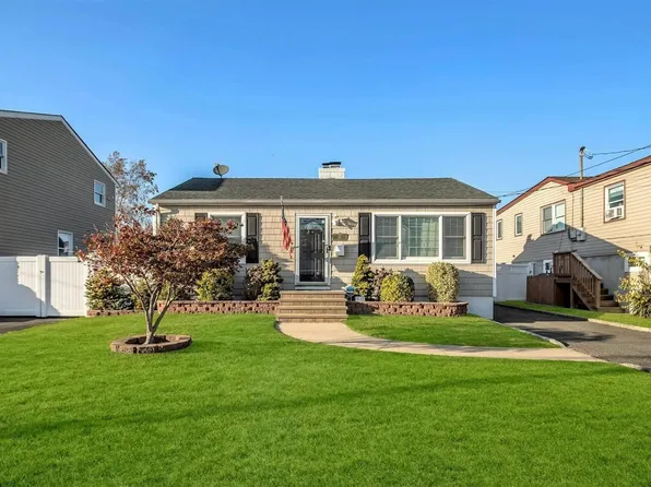 54 Overton Street, Freeport, NY 11520