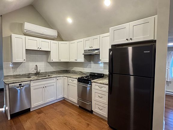 3rd image of 244 Camp St #3
