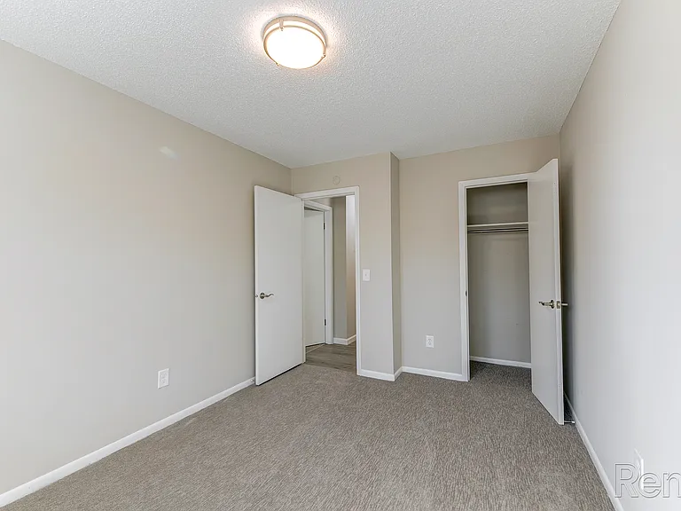Shoreline Place Apartments — Photo 11