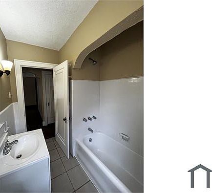 4th image of 17127 Birwood St