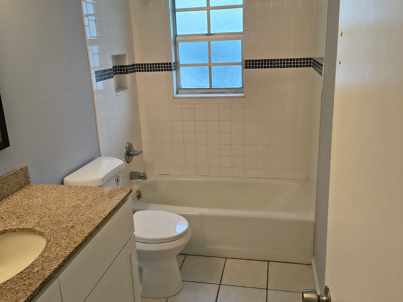 2 bed, 1100 sqft, $2,400 — Photo 4