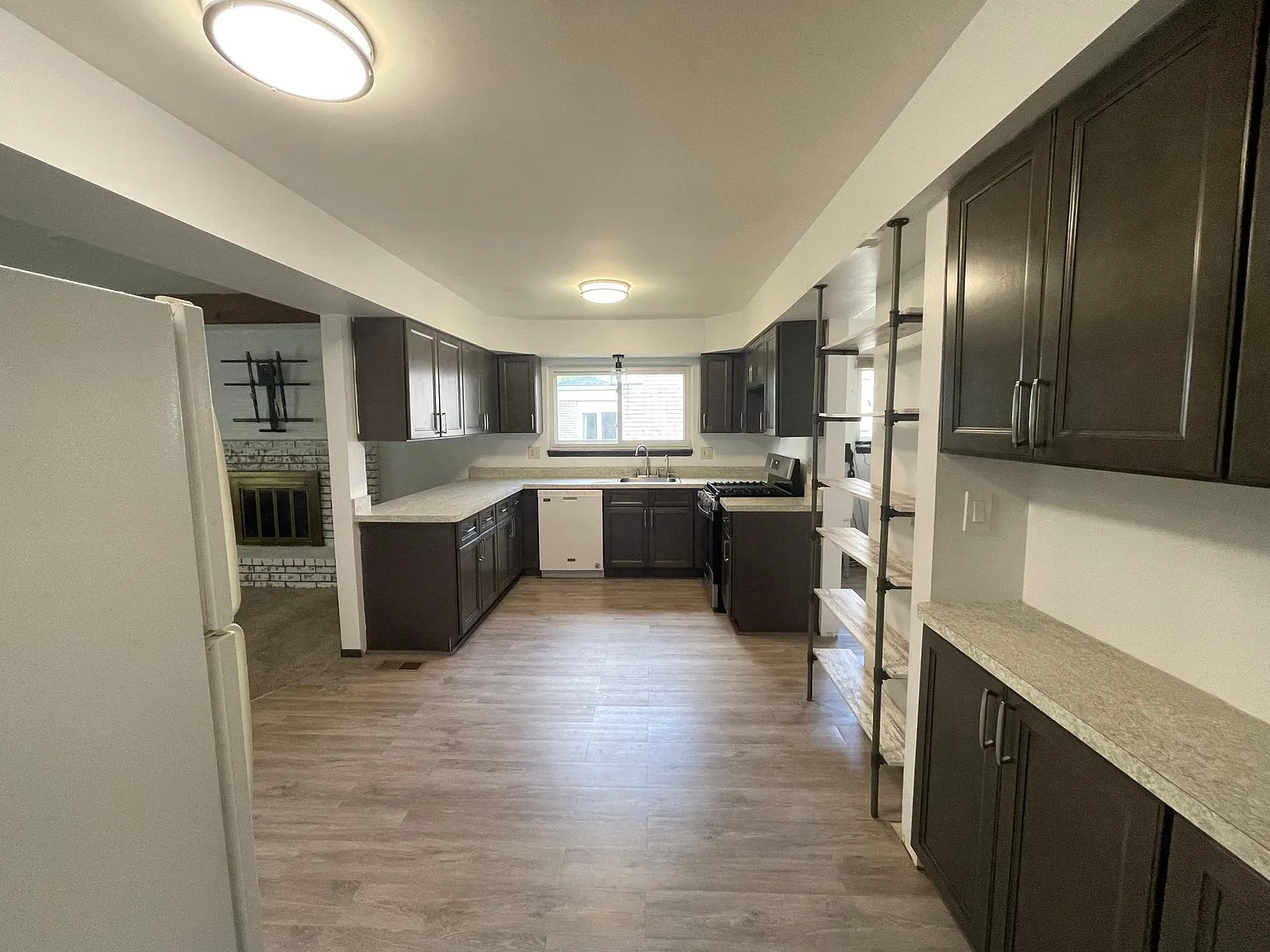 33319 Ione Dr — Photo 3