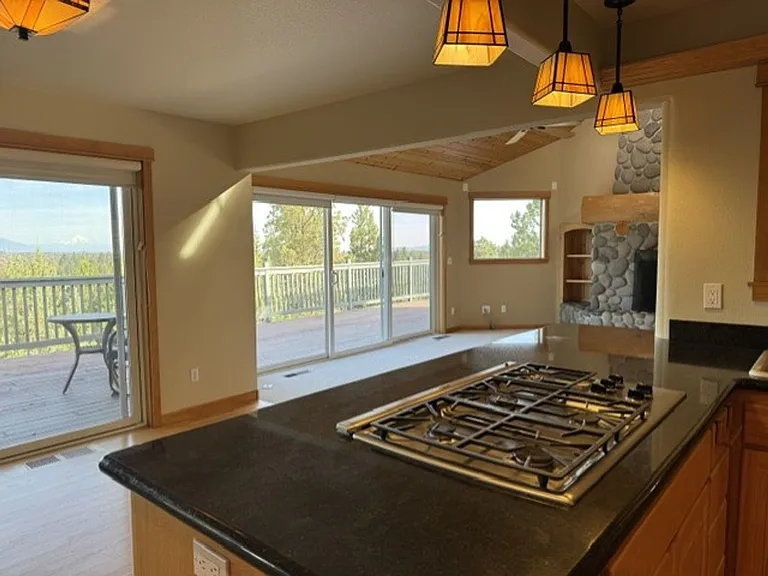 1016 NW Foxwood — Photo 7