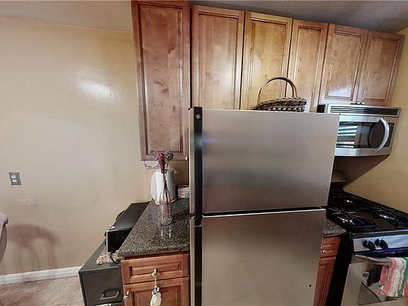3rd image of 480 Riverdale Ave APT 6B