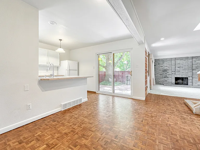 1181 S Yosemite Way — Photo 5