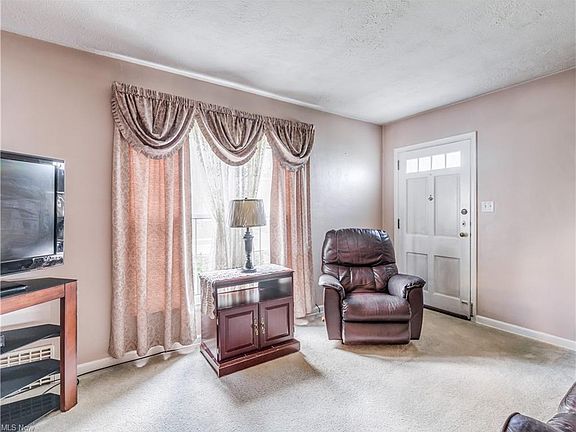 5th image of 276 E Catawba Ave