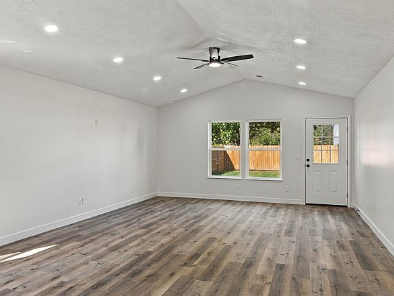 4th image of 30 Warren St Lot 3