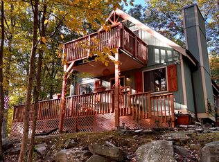 104 Long Spur Ln, Hawley, PA 18428