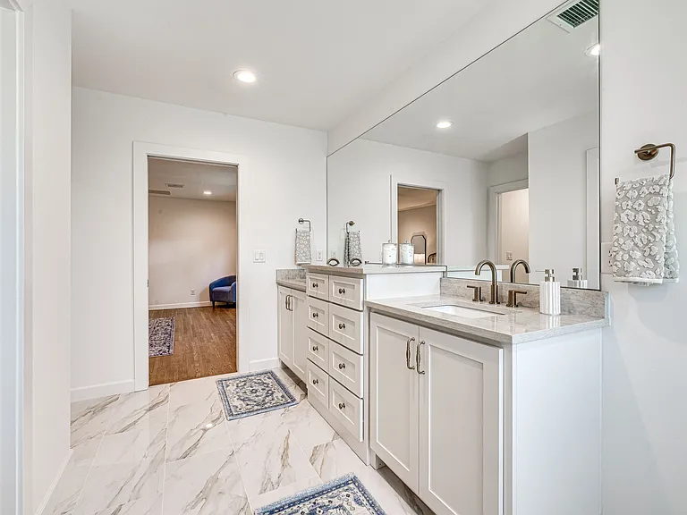 1540 S Columbia Pl — Photo 33