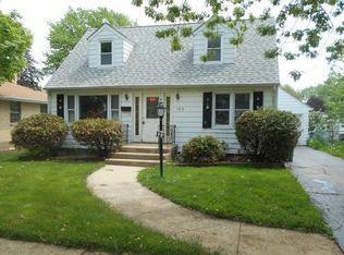 125 S Commonwealth Ave, Elgin, IL 60123