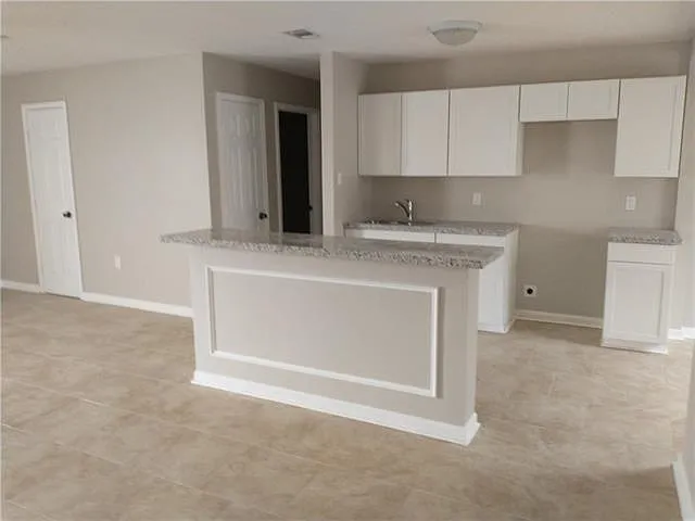 3 bed, 2.0 bath, 1000 sqft, $1,575 — Photo 3