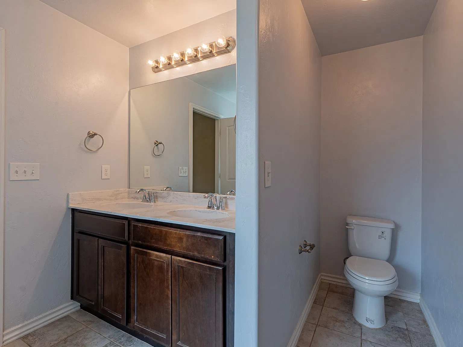 5 bed, 3.5 bath, 2208 sqft, $2,500 — Photo 3