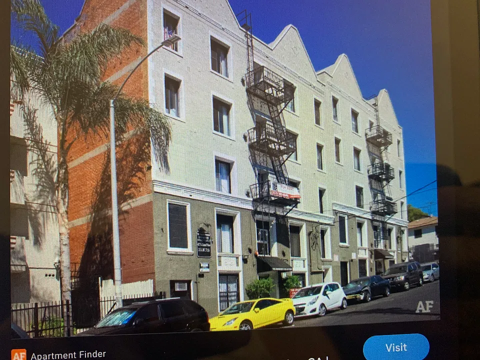 422 S Grand View St #P201