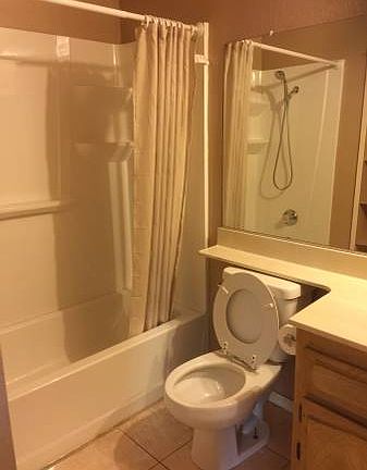 3rd image of 14425 Victor Dr