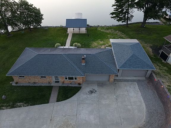 3rd image of 16112 Lake Shore Dr S