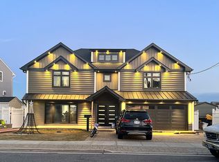 5 Beach Rd, Massapequa, NY 11758