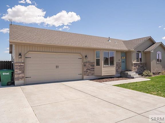2nd image of 1202 N Portal Stone Dr