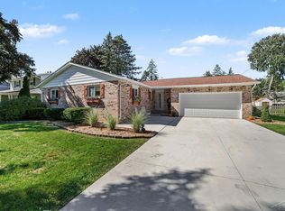 1445 Vancouver Dr, Saginaw, MI 48638