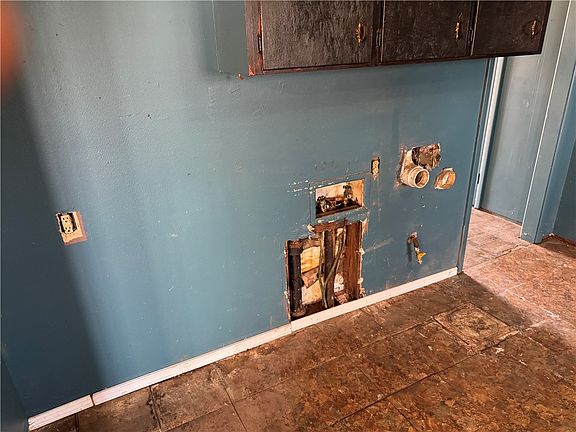 3rd image of 2192 McRay Ave