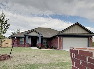7025 Hidden Trail Ln, Warr Acres, OK 73132