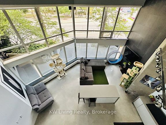 2nd image of 66 Bay St S #105