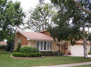 2143 E Peachtree Ln, Arlington Heights, IL 60004