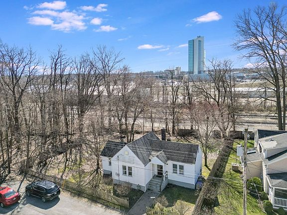 2nd image of 113 Mulligan St