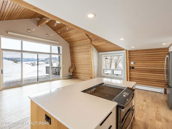 1710 E Porcupine Rd, Jackson, WY 83001