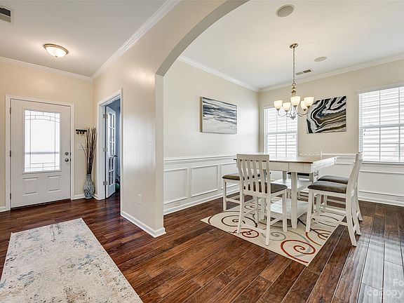 3rd image of 2138 Newport Dr