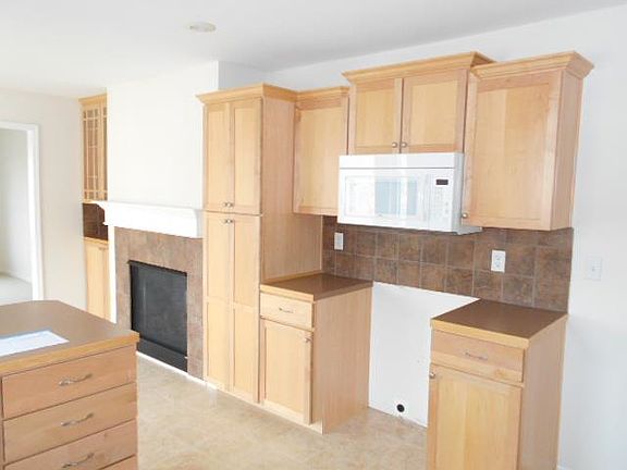 3rd image of 4523 Hedges St