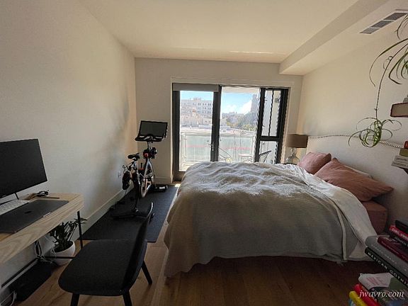 4th image of 1450 Franklin St #503