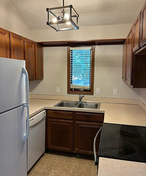 1007 N Lakewind St — Photo 4