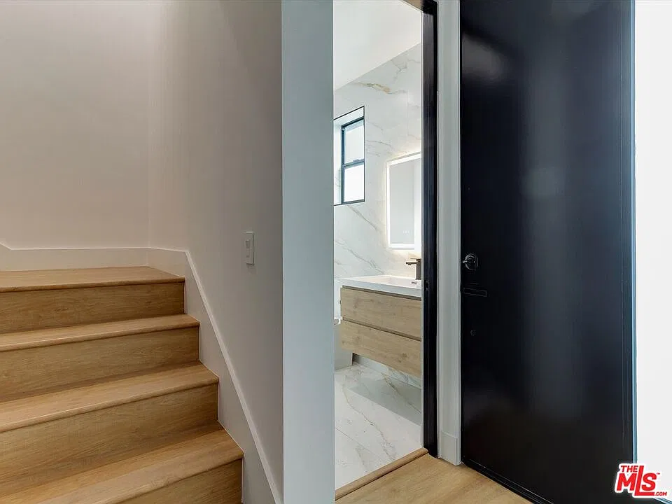 4 bed, 4.0 bath, 1400 sqft, $5,295 — Photo 3
