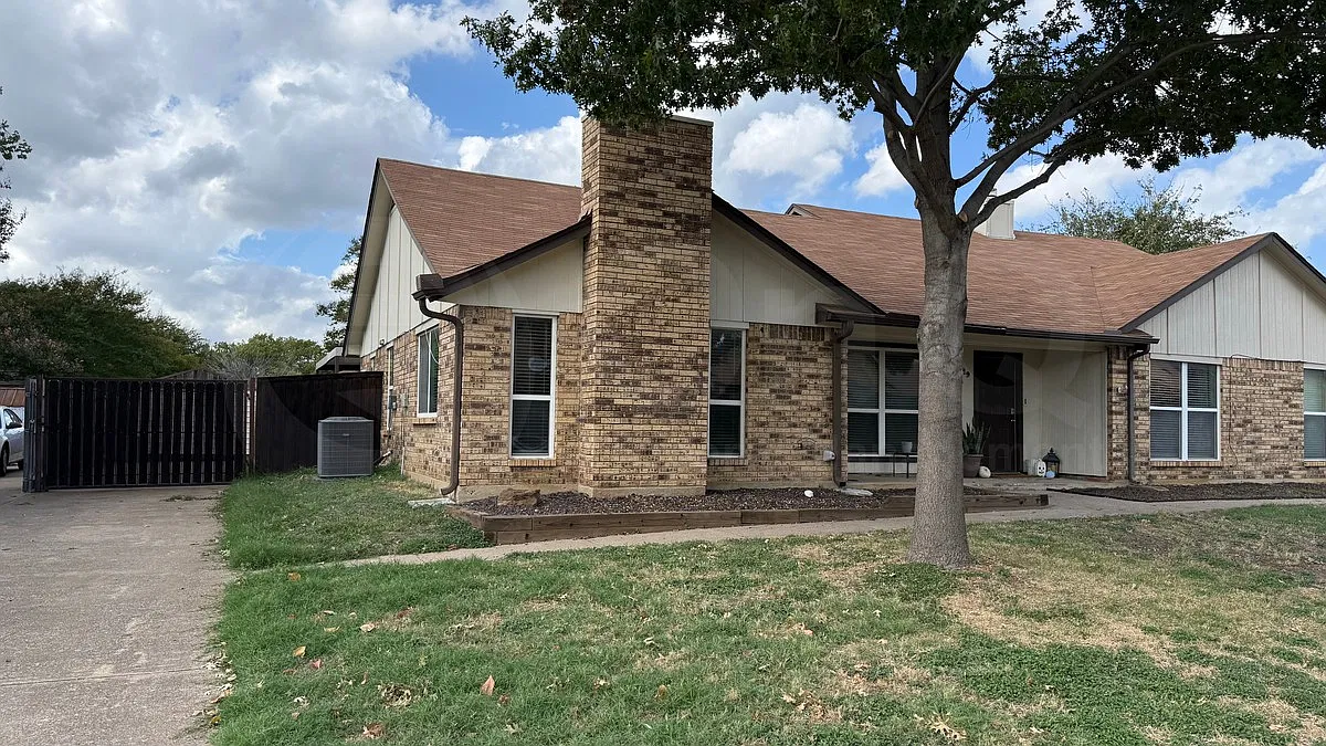 2 bed, 1.0 bath, 990 sqft, $1,750 — Photo 3