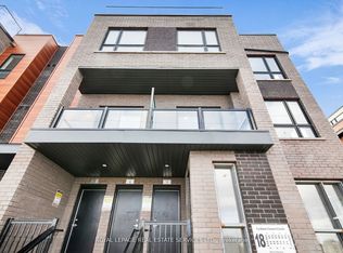 18 Lytham Green Cir #3, Newmarket, ON L3Y 0E1