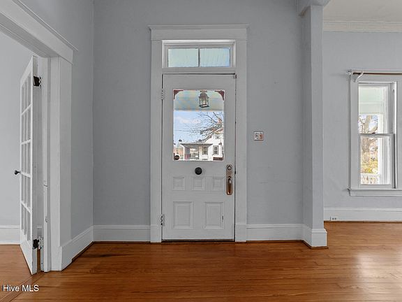 4th image of 310 E Baker Street