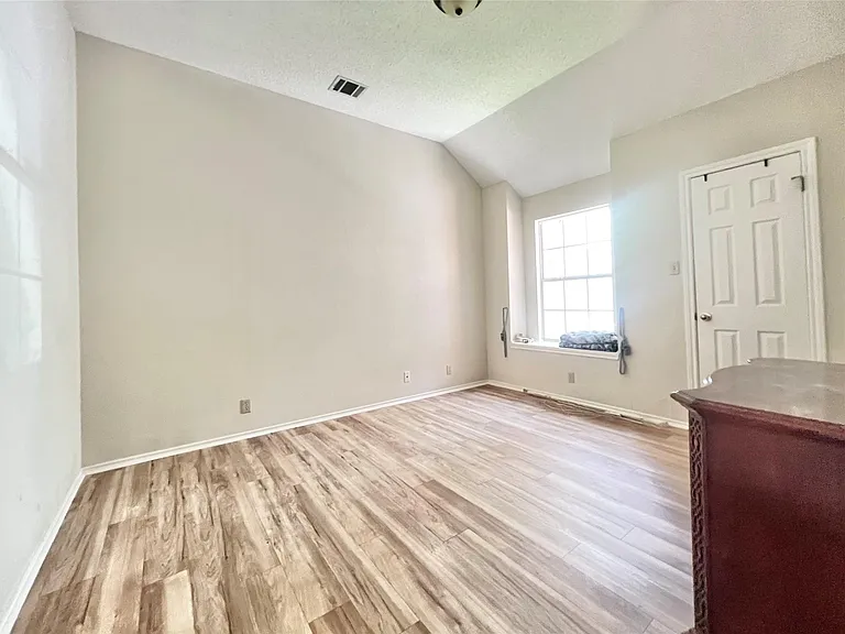 1105 Ravens Cv — Photo 16