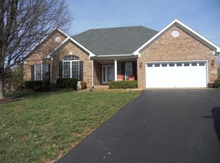 687 Muirfield Cir, Bowling Green, KY 42104