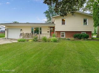 452 Cochise Ct, Carol Stream, IL 60188