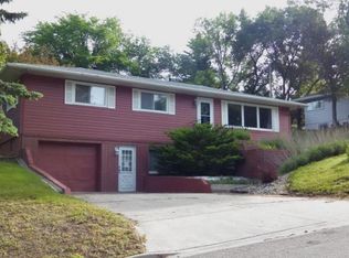 1103 2nd Pl NE, Jamestown, ND 58401