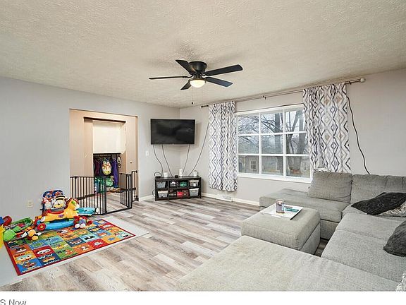 4th image of 468 Iroquois Ave