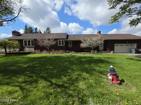 131 Lake Quinn Rd, Waymart, PA 18472