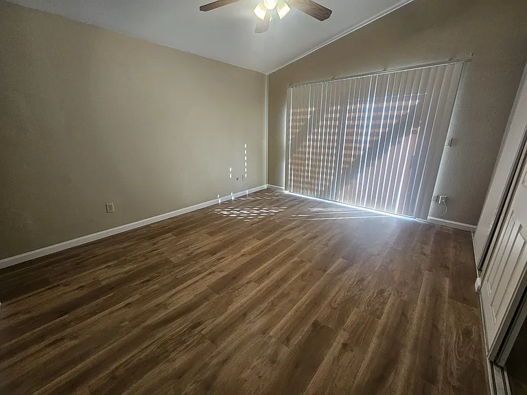 2203 Greenfield Dr — Photo 5