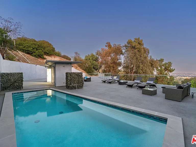 6181 Temple Hill Dr — Photo 49