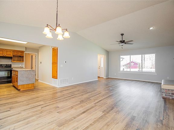 4th image of 9 Cromer Dr